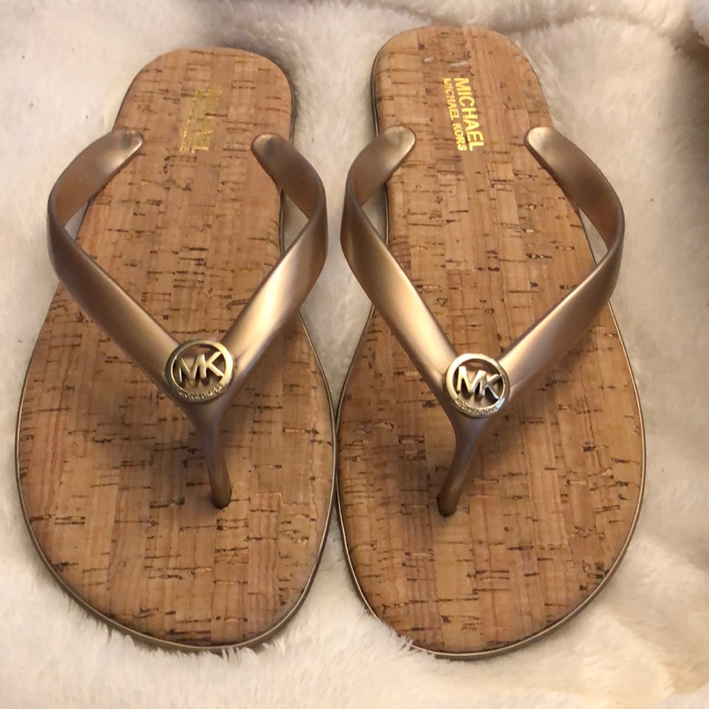Michael Kors thing flip flops